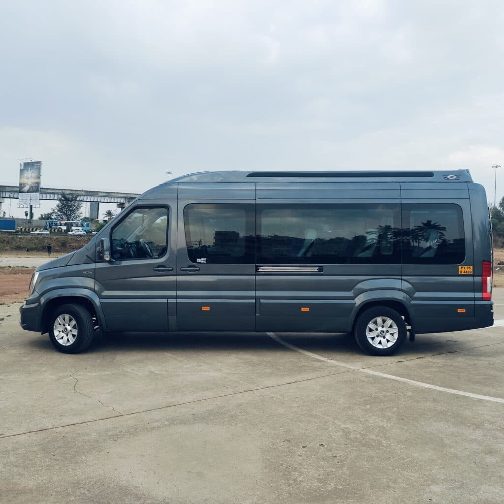 Force Urbania (17 Seater)